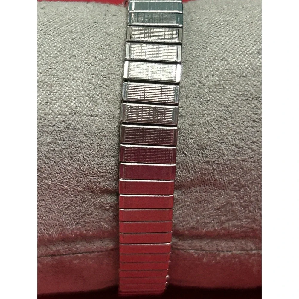 Vintage 1973 Caravelle Bulova Watch Womens Manual Wind Stretch Band READ